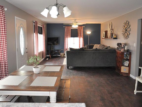 4th image of 1635 Oakwood Dr