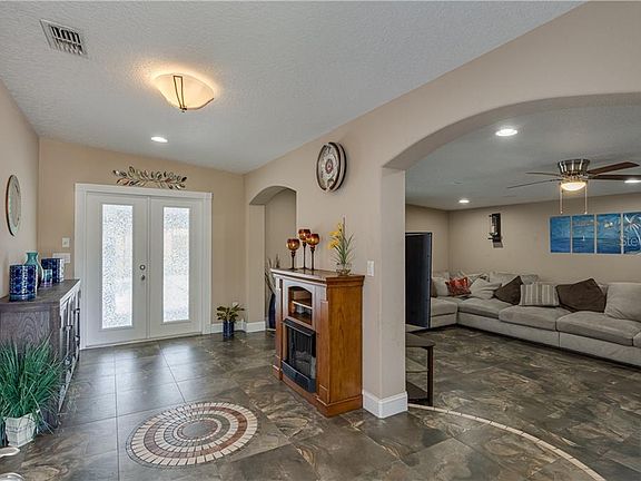 4th image of 200 Balsam Dr
