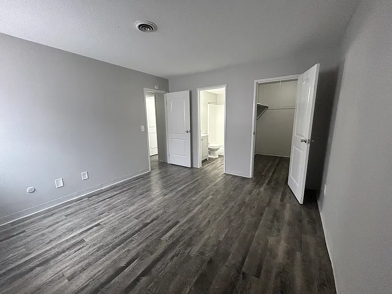 Secor Flats — Photo 46