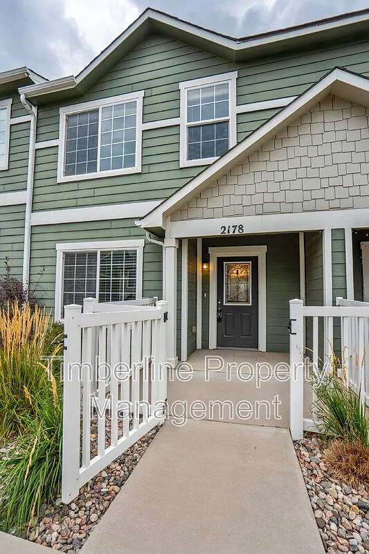 3 bed, 2.5 bath, 1600 sqft, $2,100 — Photo 2
