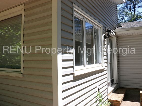3rd image of 3736 Sandhill Dr SE