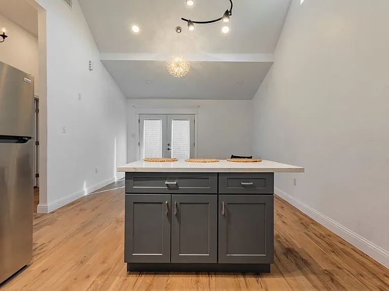 730 Avenue A — Photo 15