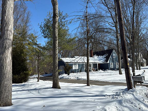 3rd image of 1122 Concord Dr