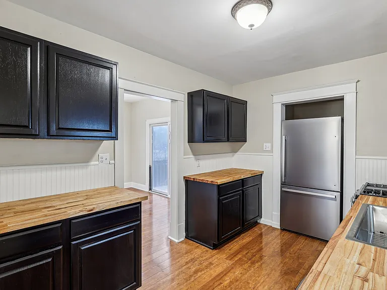 526 Berry Ave — Photo 13