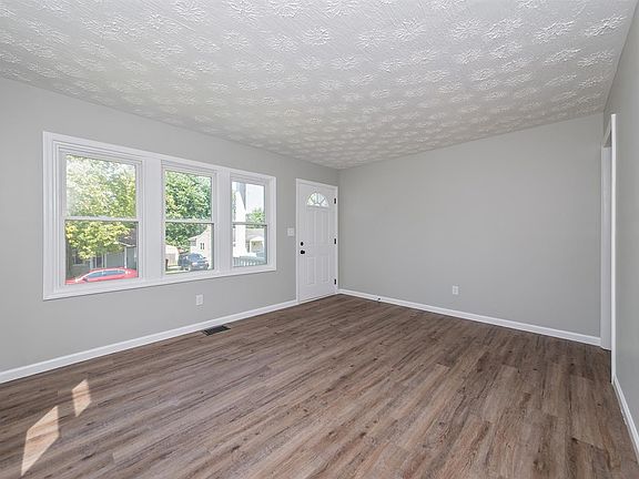 5th image of 572 Pauline Dr