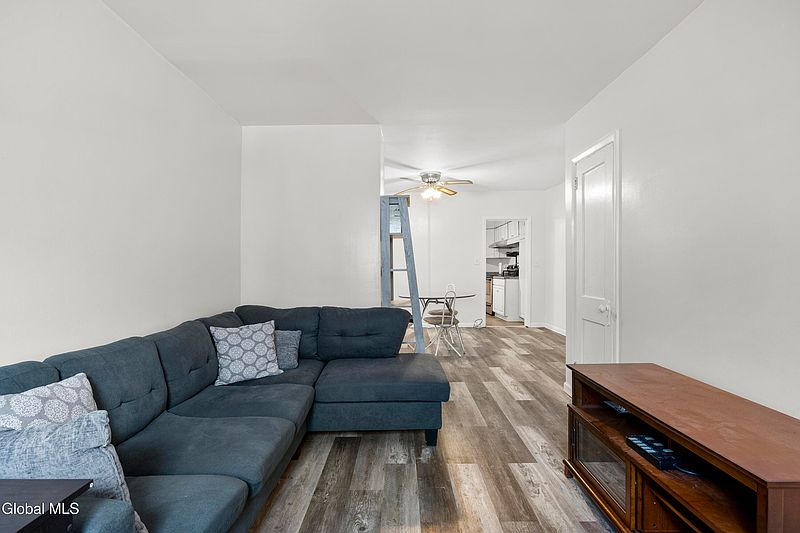 3rd image of 25 Chestnut Street