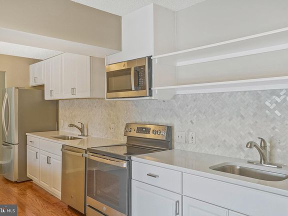 5th image of 3800 Fairfax Dr APT 810
