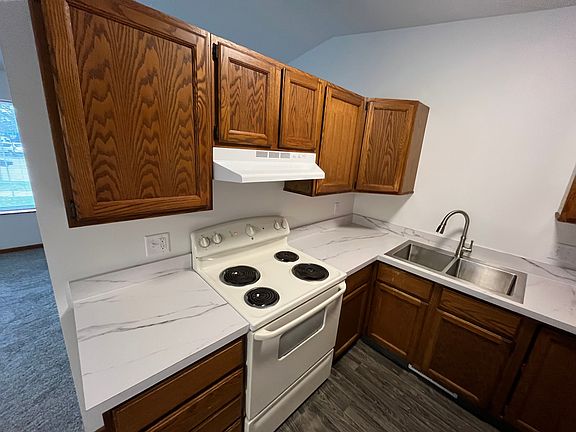 3rd image of 464 W 31st St