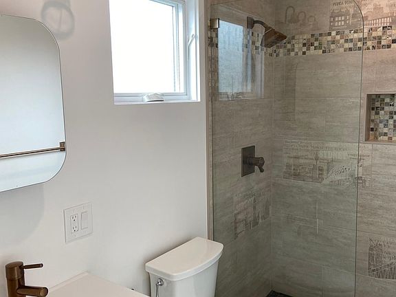 Full bath connected to bedroom