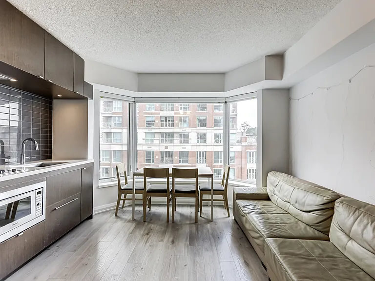 155 Yorkville Ave #916 — Photo 1