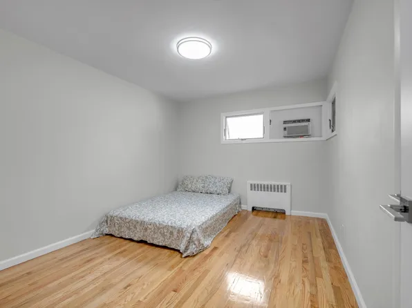 219-44 Peck Avenue image 15 of 32