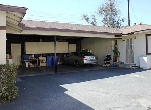 4th image of 2539 Kelburn Ave