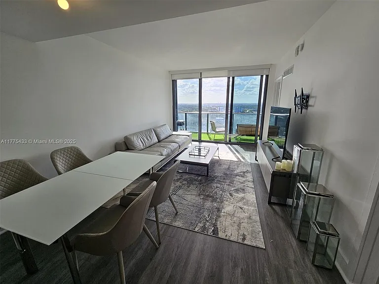 121 NE 34th St #2511 — Photo 9
