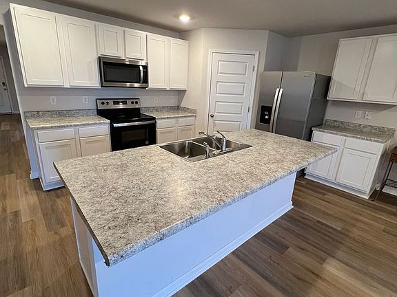 5th image of 5450 Peach Dr