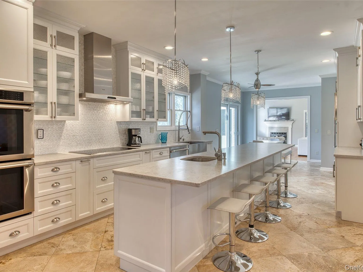 4 bed, 4.0 bath, 3200 sqft, $11,200 — Photo 3