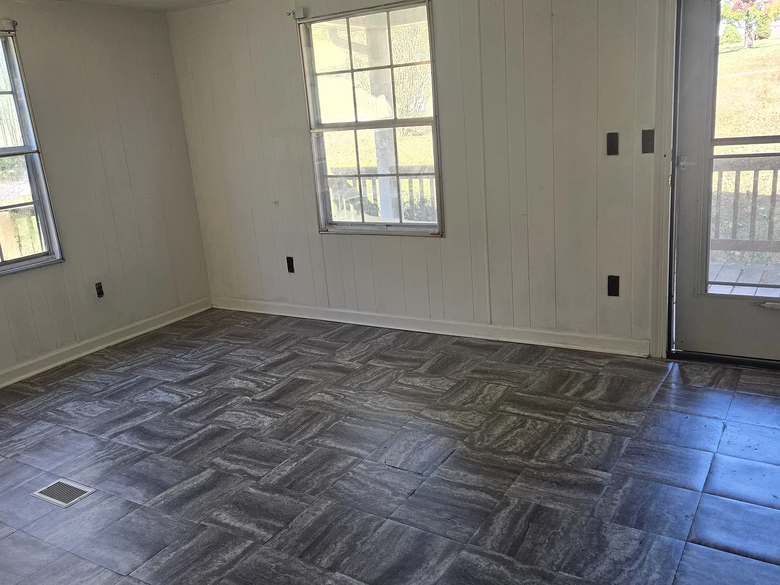 889 S Dogwood Dr — Photo 4