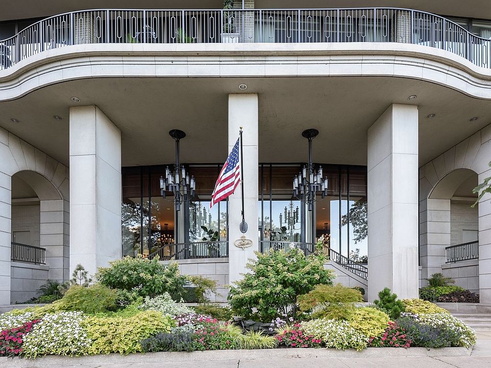 The Carlyle, 1040 N. Lake Shore Drive, Chicago