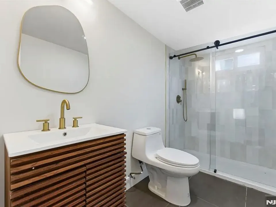 53 Jewett Ave #1