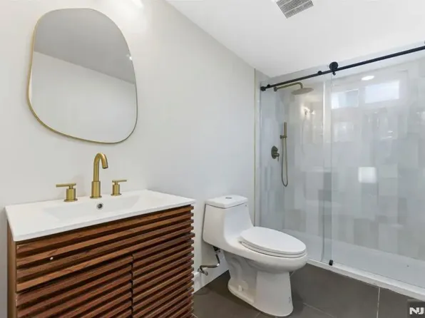 53 Jewett Ave Floor 1, Jersey City, NJ 07304