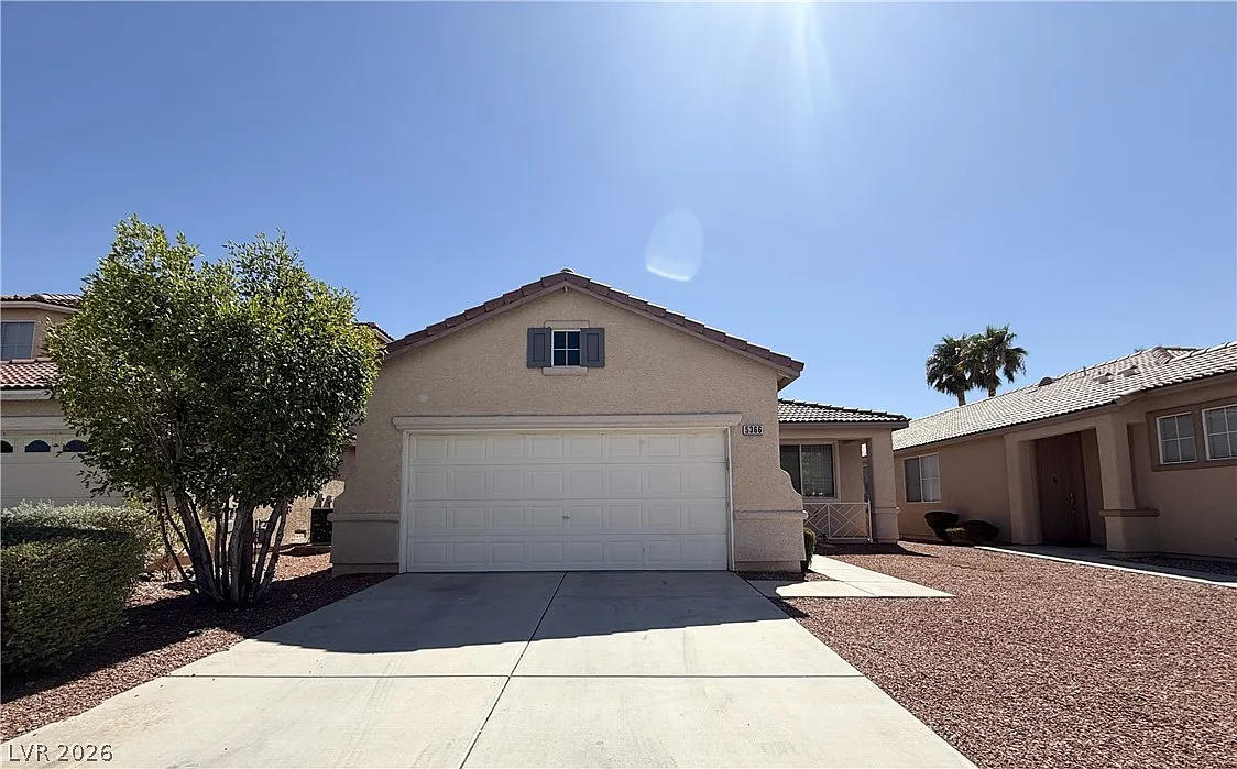 3 bed, 2.0 bath, 1396 sqft, $1,890 — Photo 1