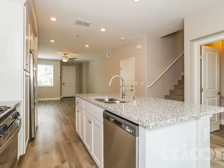 816 Chiselville Ln — Photo 6