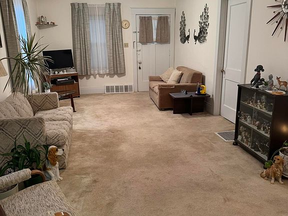 3rd image of 833 Backus St