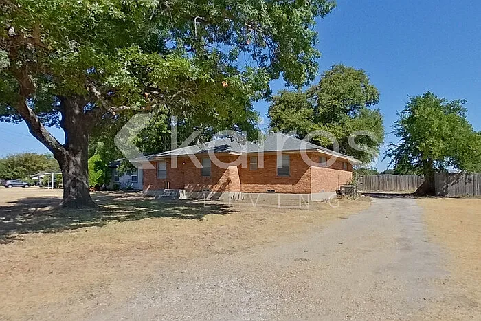 3 bed, 2.5 bath, 1704 sqft, $2,125 — Photo 3