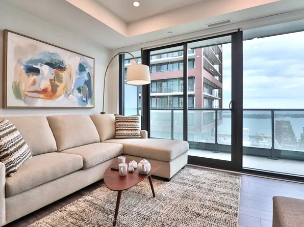 35 Parliament St #2704, Toronto, ON M5A 4R2