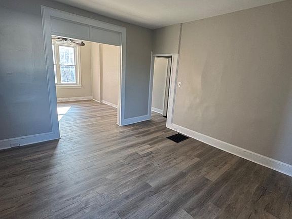 4th image of 1224 Mulberry St