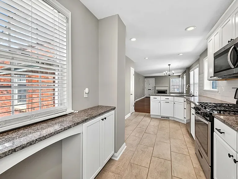 8832 Lawn Ave — Photo 5
