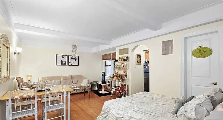 Rented by Manhattan Realty Group | media 2