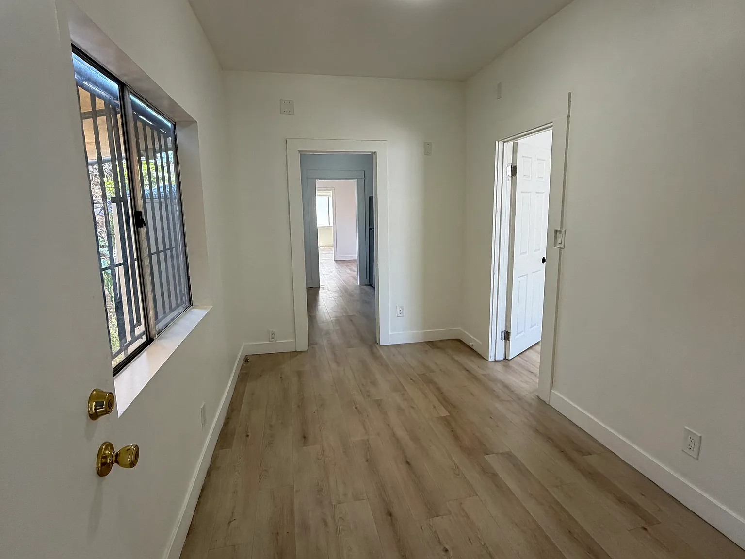3 bed, 1100 sqft, $3,100 — Photo 3
