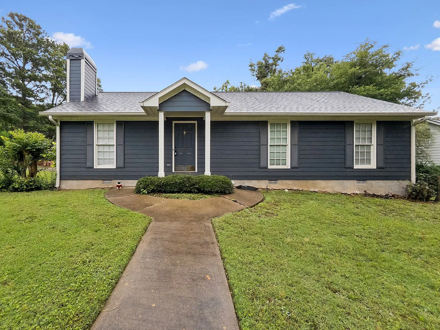 House for Rent in Athens, GA Beautiful 3-Bedroom Home on a Corner Lot, Convenient to UGA — Photo 1