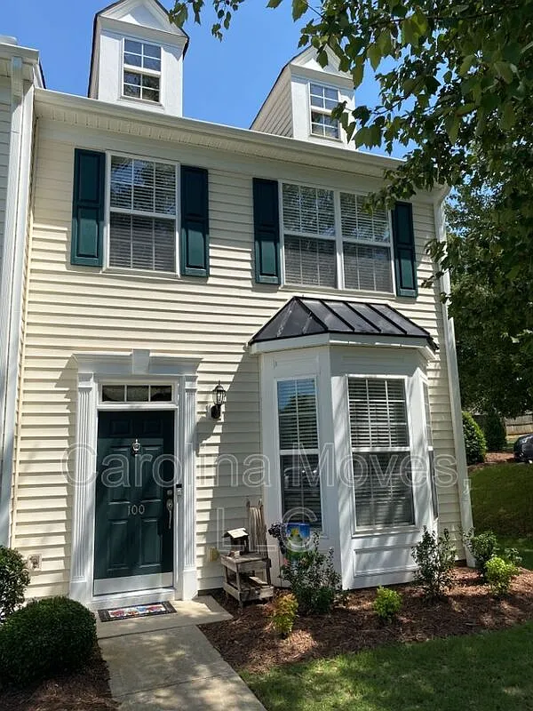2 bed, 2.5 bath, 1480 sqft, $1,575 — Photo 2