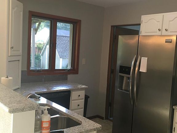 4th image of 3705 Hillside Dr