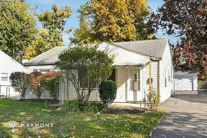 3 bed, 1.0 bath, 864 sqft, $1,395 — Photo 2