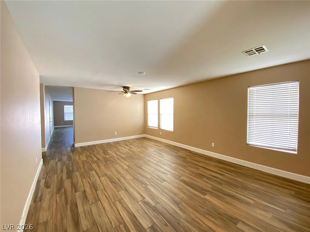 3 bed, 2.0 bath, 1562 sqft, $1,995 — Photo 2