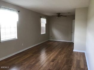 2001 Graveline Rd, Gautier, MS 39553