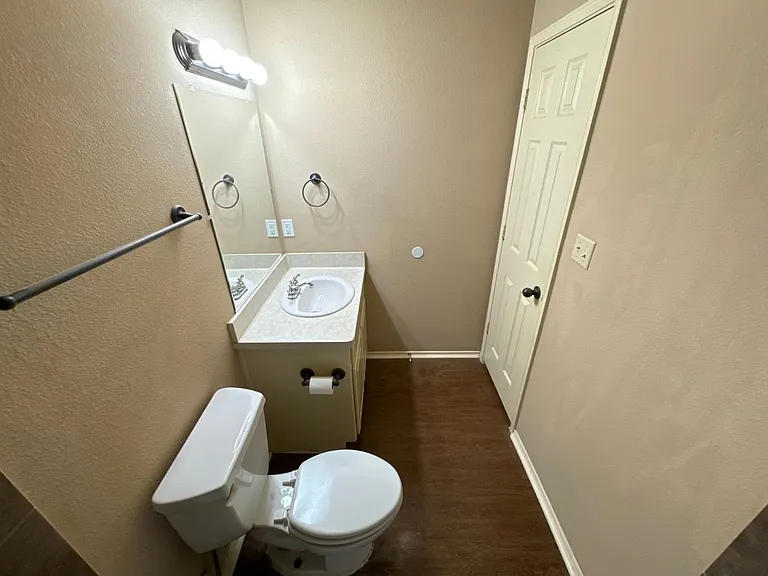 2725 Lovers Ln — Photo 23