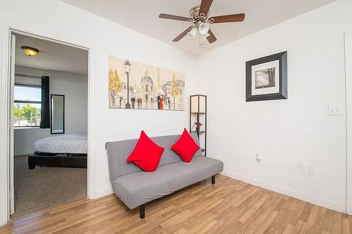 1 bed, 400 sqft, $2,000 — Photo 2