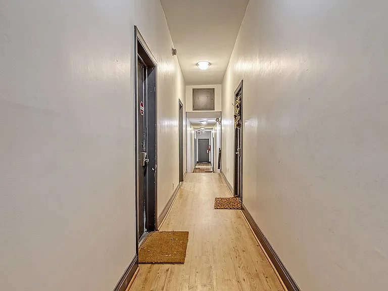 76 Nassau Street — Photo 10