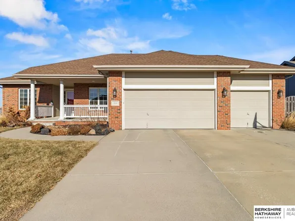 1914 Apollo Ln, Papillion, NE 68133
