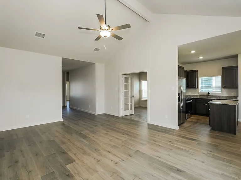 1308 Tilton Dr — Photo 3