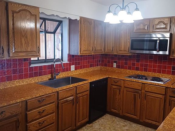 3rd image of 148 E Cedar Dr