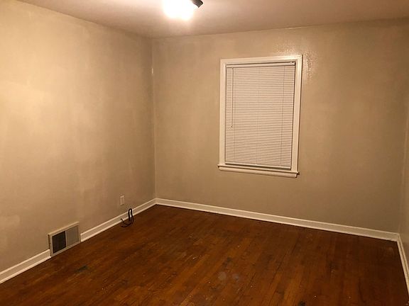 First bedroom.