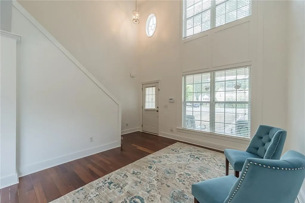 3 bed, 1435 sqft, $2,200 — Photo 4