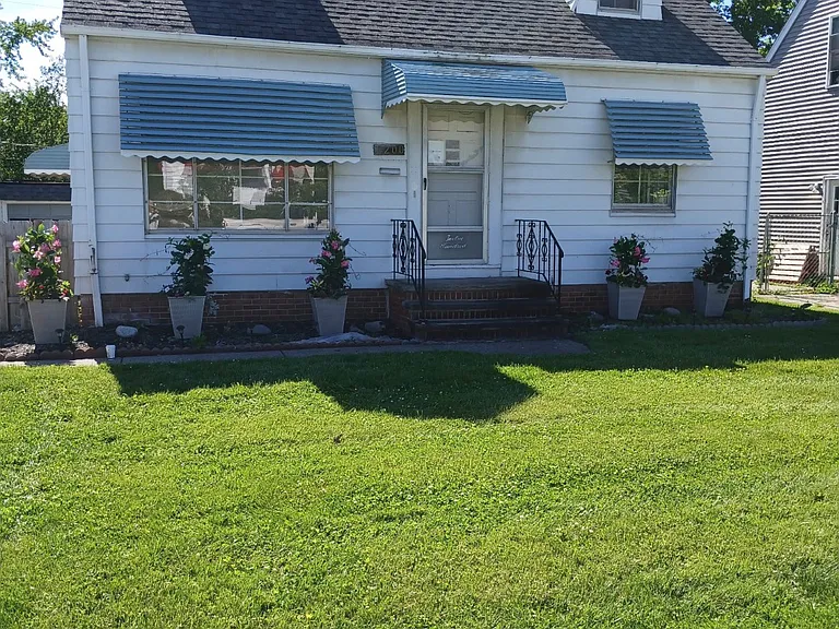 1200 Commonwealth Ave — Photo 1