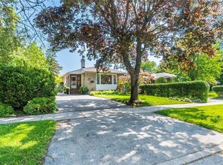 1293 Daimler Rd, Mississauga, ON L5J 3T3
