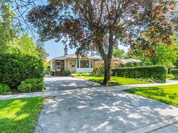 1293 Daimler Rd, Mississauga, ON L5J 3T3