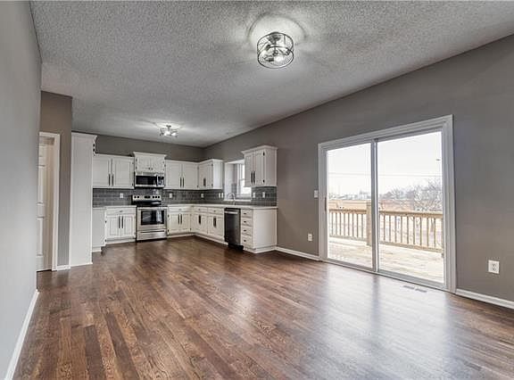 5th image of 2624 NE Horseshoe Dr